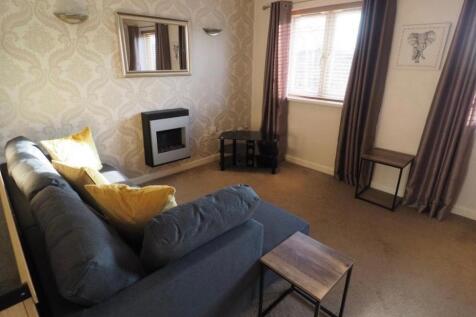 2-bed flat on Hessle Road, Hull, HU4 6JA, £700/mo