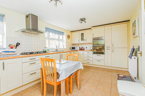 Kitchen/Breakfast...