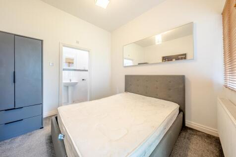 Harrowby Road, West Park, Leeds, LS16 photo 3