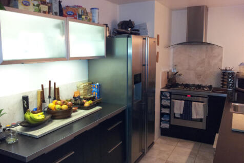 Kitchen before renovation 
