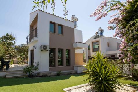 3-bedroom resale villa + recently renovated + furnished + central heating infrastructure + jacuzzi + walking distance to the beach + Title deed in the owner?s name, VAT paid Image 9999 20