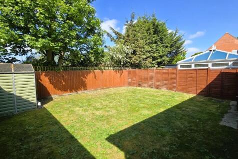 Enclosed rear gar...