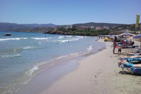 The nearby beach of Almiros