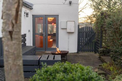 Side courtyard, perfect for entertaining