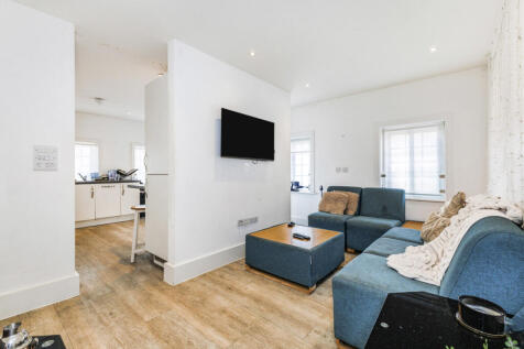 Bishops Hall, Kingston upon Thames, KT1 photo 4