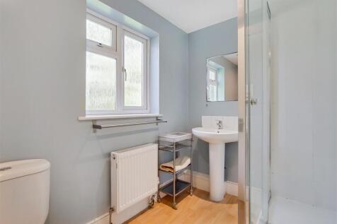 17_Bathroom 2-0.jpg