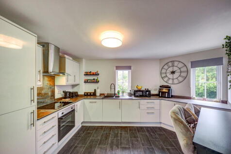 Lymm, WA13 - property photo