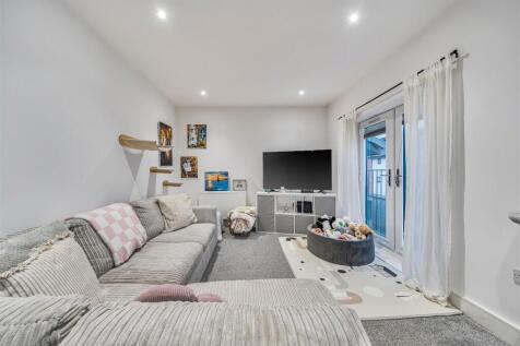 Lounge/Dining Area