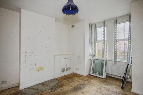 175 Cann Hall Road, London E11 3NJ