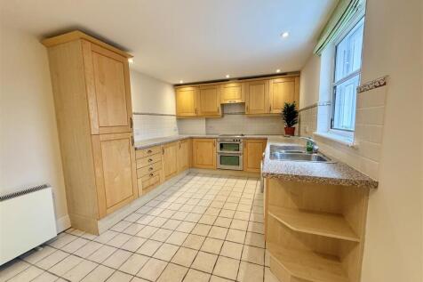10 Kingsland Bridge Mansions kitchen.jpg
