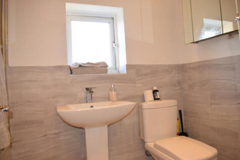 Bellhouse Road, RM7 photo 3