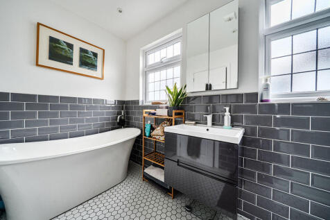 Bathroom angle 2