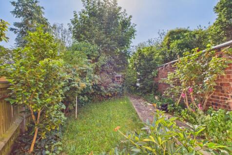 CAM01909G0-PR0519-STILL012