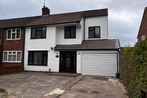 1-bed semi-detached on Room 1, St Albans Road West. Hatfield, £900/mo