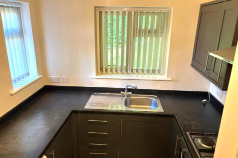 Deanswood Close,  Leeds, LS17 photo 5