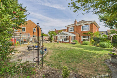 CAM03218G0-PR0737-STILL019