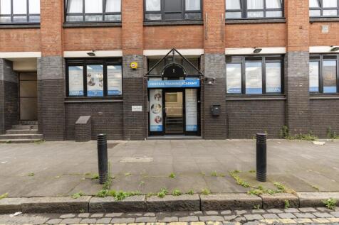 1 Hollybush Gardens  14.jpg