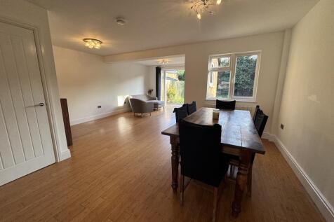 10 - Dining to Lounge.jpg