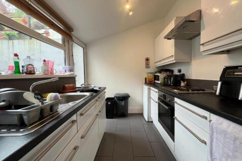 168 kitchen.jpg