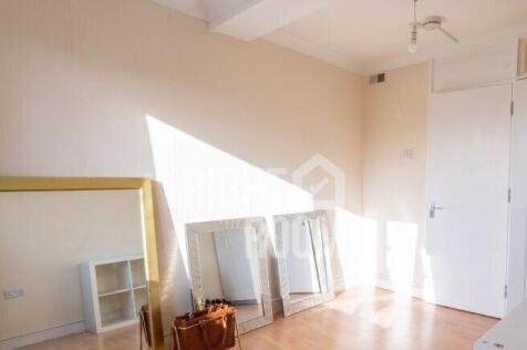 room-1-71-seyssel-street-e14-3eh-1066285