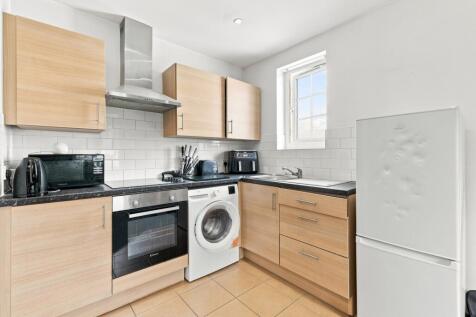 LAURA HOUSE, High Street, Aveley photo 3