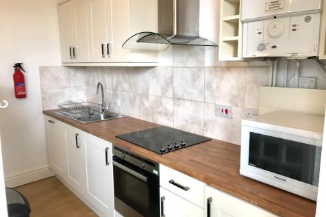 3-bed flat on £136 pppw inc 3 bills - 295 Upper Brook Street, Manchester, Greater Manchester, M13, £589/mo