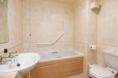 28 Wombrook Court - Bathroom.jpg