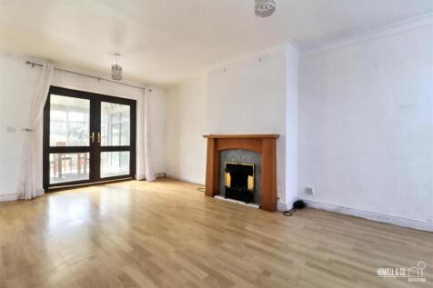 OPEN PLAN LOUNGE/DINING ROOM