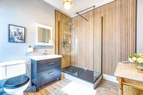7 MP Shower Room.jpg