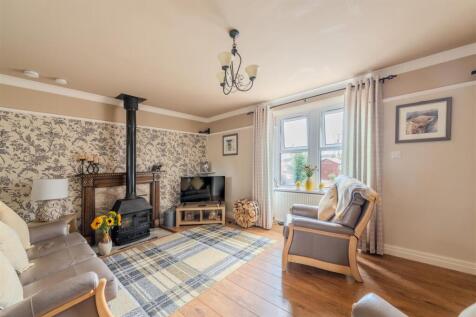 2_Easter_Wooden_Cottages-04.jpg