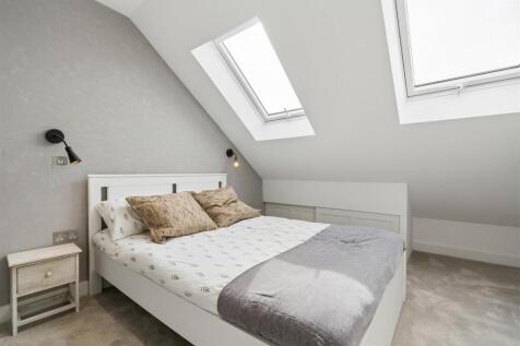 Flat 4 20 Hoyle Road bedroom 3.jpg