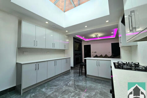 5, Totnes Grove, Birmingham photo 4