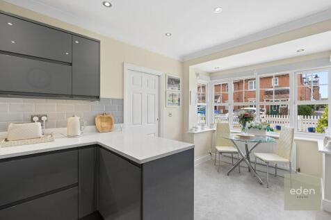 KITCHEN/BREAKFAST ROOM