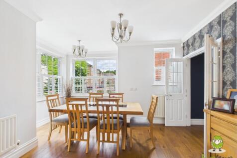 CAM03778G0-PR0241-STILL017