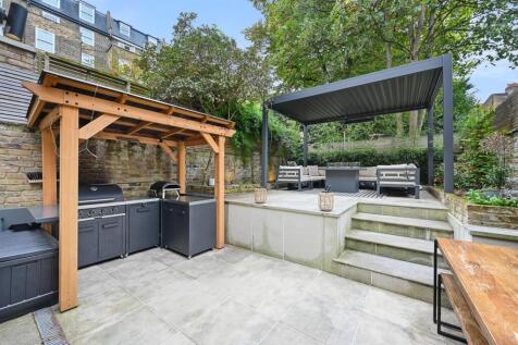 BW - Surrendale Place - 19 (1).jpg