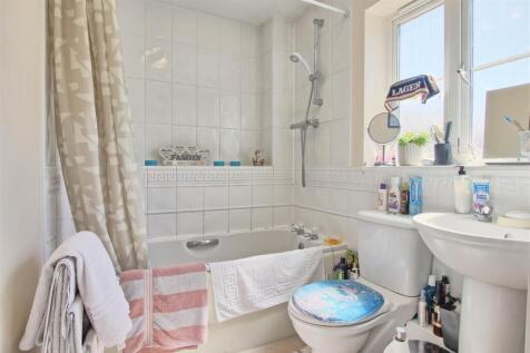 Bathroom 1.jpg