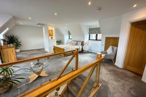 MASTER BEDROOM SUITE