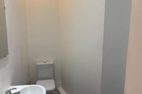 Rayners Lane, Pinner, Greater London, HA5 photo 4