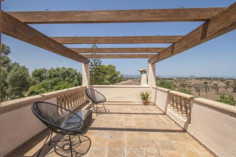 SPECTACULAR VILLA WITH LARGE TERRAIN