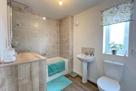 Foxglove Gardens 1 - Bathroom.jpg