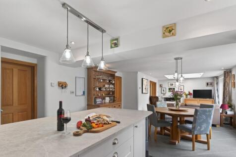 Kitchen/dining/living room