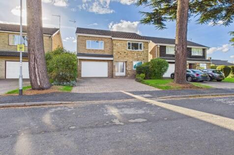4 Bedroom Detached House - For Sale