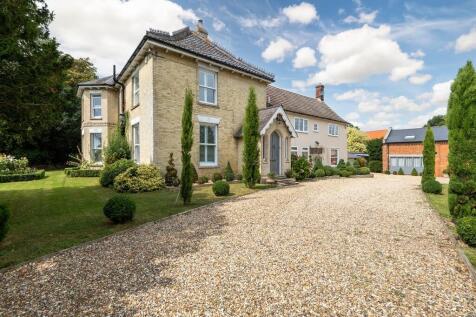 1440px-Elm Farm H...