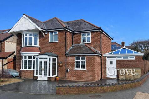 Garland Crescent Halesowen 2.jpg