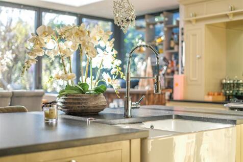 Kitchen/dining/family room