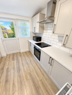 6 Bedroom Terraced in ST4 7DS