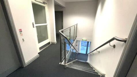 Office to rent Image 8