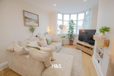 45 Geoffrey Rd - Lounge1.jpg