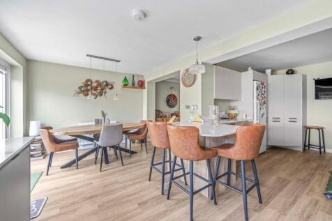 19 Anderson Drive, Ashford, TW15 1BG-31.jpg