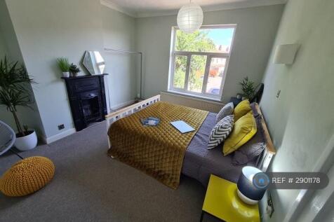 Upstairs Front Dbl Room 